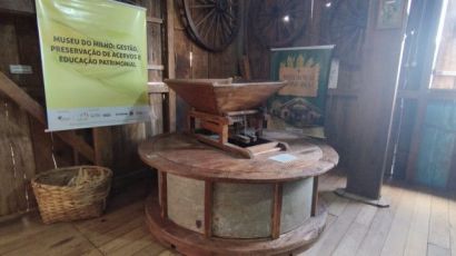 Oficina de Moagem no Museu do Milho encanta visitantes na ExpoFemi