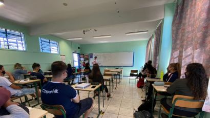 Oficina de Ciência e Fotografia de Celular é realizada na escola Romildo Czepanhik