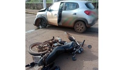Acidente de trânsito no centro de São Domingos deixa um ferido