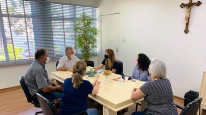 Reunião debate projeto de revitalização da Casa do Artesanato