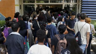 Estudantes começam a receber primeira parcela do Programa Pé-de-Meia