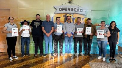 Governo Municipal entrega escrituras de imóveis para moradores de Xaxim