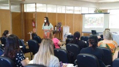 Professores da rede municipal de ensino participam de formação do material Acerta Brasil