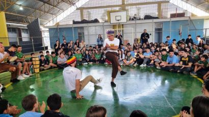 Alunos da EMEB Nossa Senhora Aparecida têm dinâmica interdisciplinar com grupo de capoeira