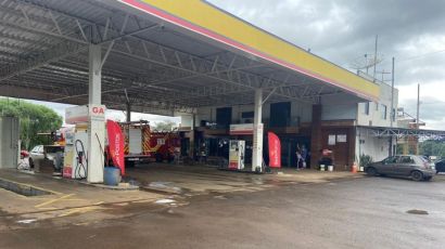 Bombeiro de folga controla princípio de incêndio em posto de combustíveis