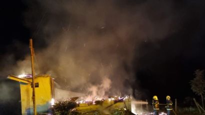 Residência no interior de Xaxim é destruída por incêndio