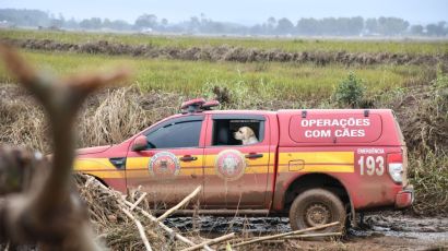 Nova equipe de bombeiros militares de SC é enviada ao RS