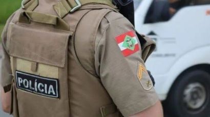 Homem é preso após ameaçar e agredir esposa no bairro São Pedro