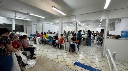 Participantes de programas sociais de Xaxim confeccionam itens para vítimas da enchentes