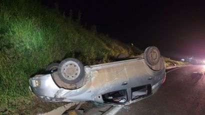 Acidente de trânsito com capotamento é registrado na BR-282 em Xaxim
