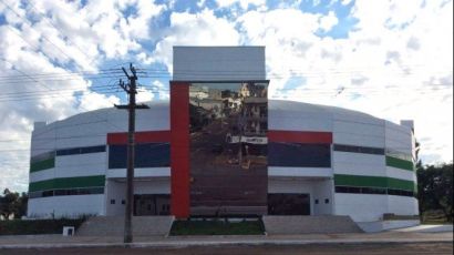 Município e governo do Estado firmam convênio para piso esportivo da Arena Ivo Sguissardi