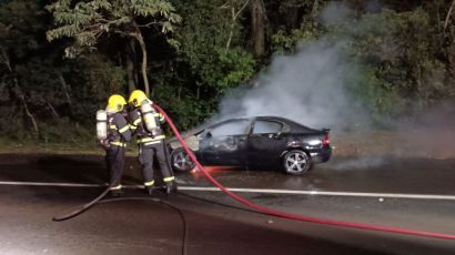 Incêndio em veículo mobiliza bombeiros de Ponte Serrada
