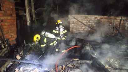 Casa é destruída por incêndio durante a madrugada em Xanxerê