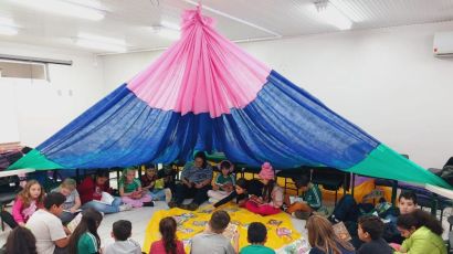 Alunos da EMEB Pequeno Trabalhador participa de piquenique literário