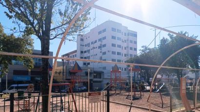 Parque situado na Praça Tiradentes será interditado para substituição de brinquedos