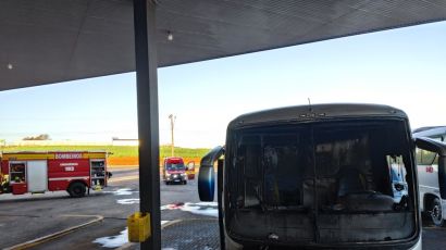 Ônibus pega fogo na rodoviária de Abelardo Luz