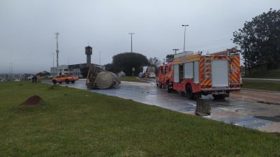 Caminhão tomba na BR-282, em Xanxerê, e causa interdição temporária da via 