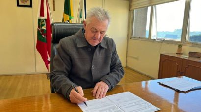 Prefeito de Faxinal dos Guedes assina ordem de serviço para pavimentação de diversas ruas