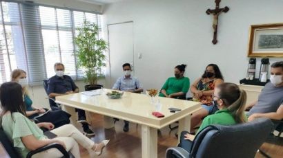 Martarello recebe sindicato e representantes dos professores e serviços gerais