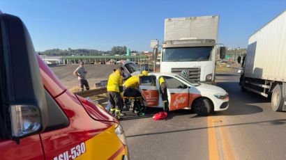 Colisão entre carro e caminhão deixa uma pessoa ferida na BR-282, em Xanxerê, na tarde de quarta