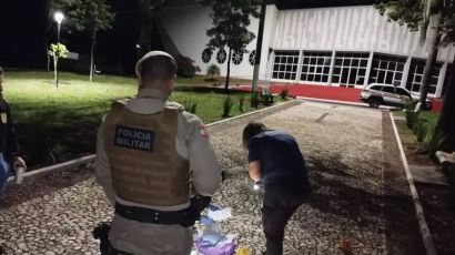 Réu que tentou matar homem a facadas em uma praça é condenado a mais de 14 anos de prisão