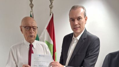 HRSP entrega Certificado Amigo do HRSP para senadores em Brasília