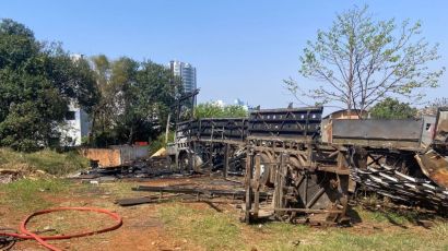 Ônibus abandonado é consumido por incêndio em Xanxerê