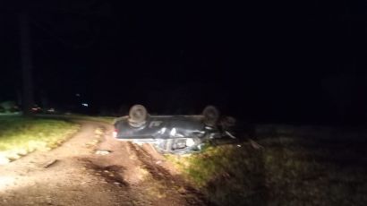Capotamento na BR-282 deixa uma pessoa ferida 
