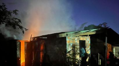  Incêndio atinge casa em Xaxim