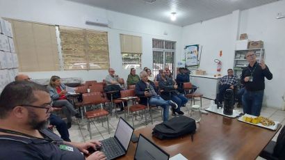 Funcionários da Cidasc de Xanxerê recebem orientações sobre o PDVI