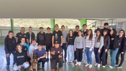 Cães policiais da regional de Xanxerê visitam estudantes em Luzerna