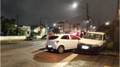 Colisão entre dois veículos é registrada no Centro de Xanxerê 