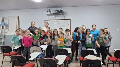 Alunos do 3º Ano da EMEB São Jorge aprendem sobre trânsito em visita à autoescola 