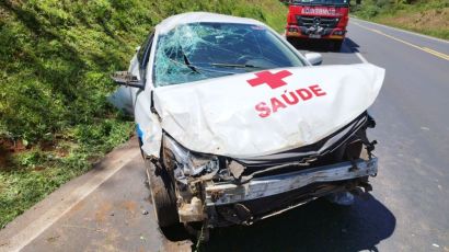 Colisão entre carro e caminhão deixa duas pessoas feridas em Ponte Serrada
