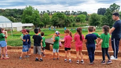 Alunos da Educação Infantil da EMEB São Jorge visitam Escola Agrícola La Salle