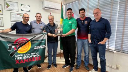 Prefeito de Xanxerê recebe vice-campeão mundial de Tiro a Hélice