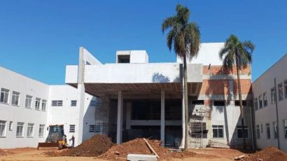 Coqueiros jerivás são plantados no Centro Integrado de Saúde de Xanxerê