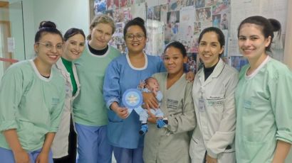 Equipe do HRSP comemora o terceiro mês de vida de bebê internado na UTI Neonatal