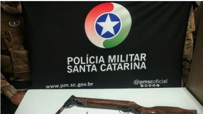 Homem é preso após ameaçar companheira e tentar fugir pelo telhado em Xanxerê