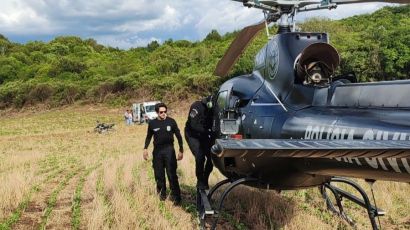 Homem é resgatado de helicóptero após tiro acidental com a própria arma em Passos Maia