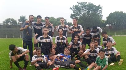 Faxinal dos Guedes é campeão do futebol sub 16 pelos Jogos da Amai