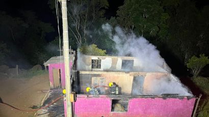 Incêndio consome casa no interior de Xanxerê