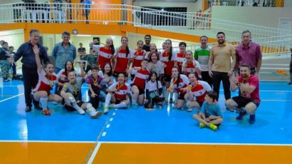 Equipe de Vargeão é campeã no futsal feminino pelos Jogos da Amai