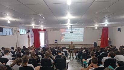 Polícia Militar de Xanxerê realiza palestras educativas para combater a violência infantojuvenil
