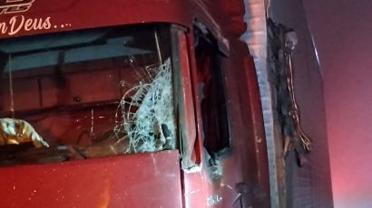Colisão entre caminhões deixa condutores feridos em Xanxerê