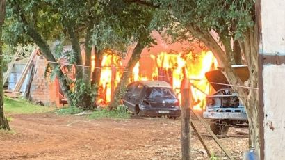 Residência é destruída por incêndio no bairro Bela Vista 