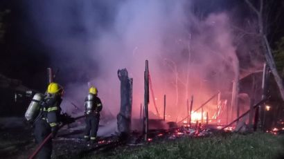 Galpão e equipamentos agrícolas são perdidos em incêndio em Ipuaçu