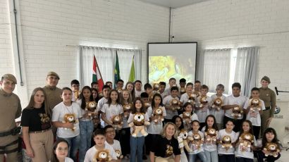 Alunos de Bom Jesus se formam no Proerd e recebem certificados
