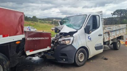 Colisão entre caminhões é registrada na BR-282 em Ponte Serrada