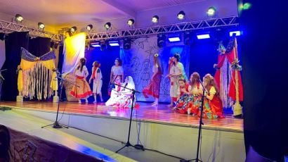Público lota centro comunitário para acompanhar IV Mostra Cultural em Xanxerê